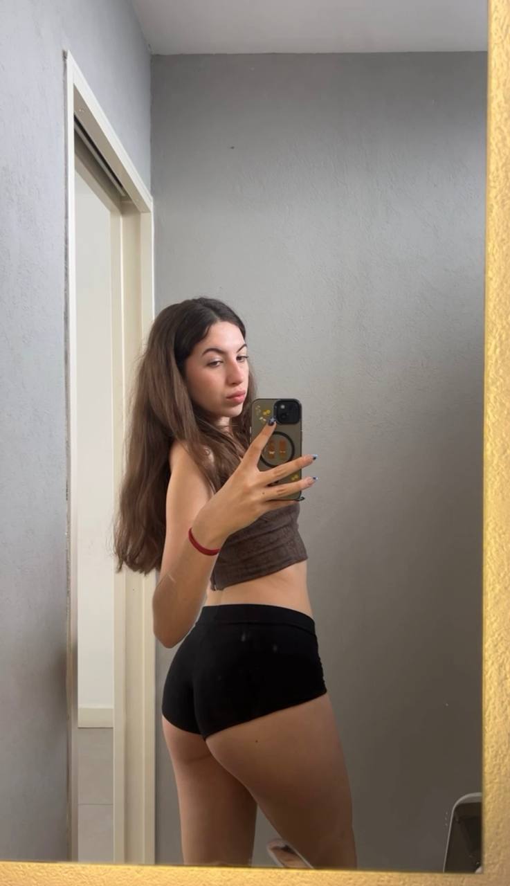 Amber in her underwear in Zhangjiagang