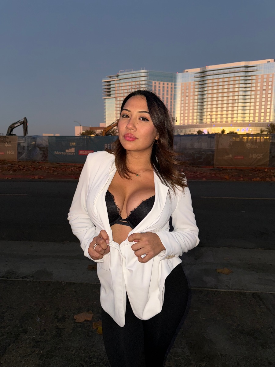 Take a pause and enjoy Ali Cruz — streaming from Zhangjiagang