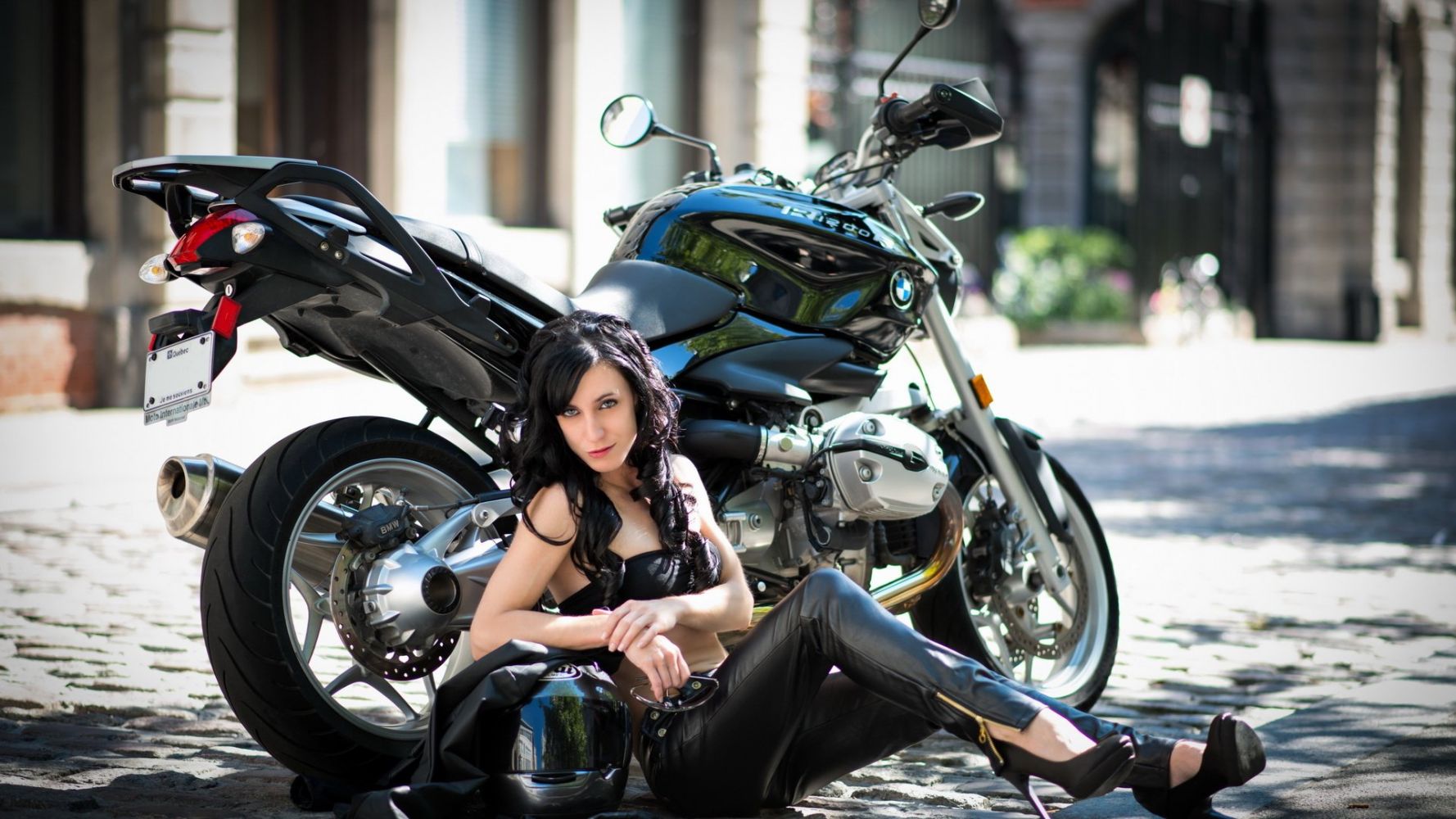 European women on bikes in Zhangjiagang