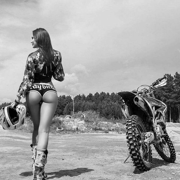 Beautiful girls and motorcycles in Zhangjiagang