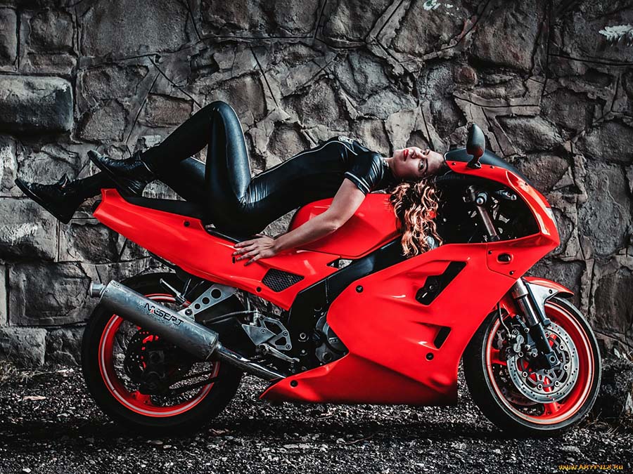 Beautiful girl Beautiful girls and motorcycles in Zhangjiagang