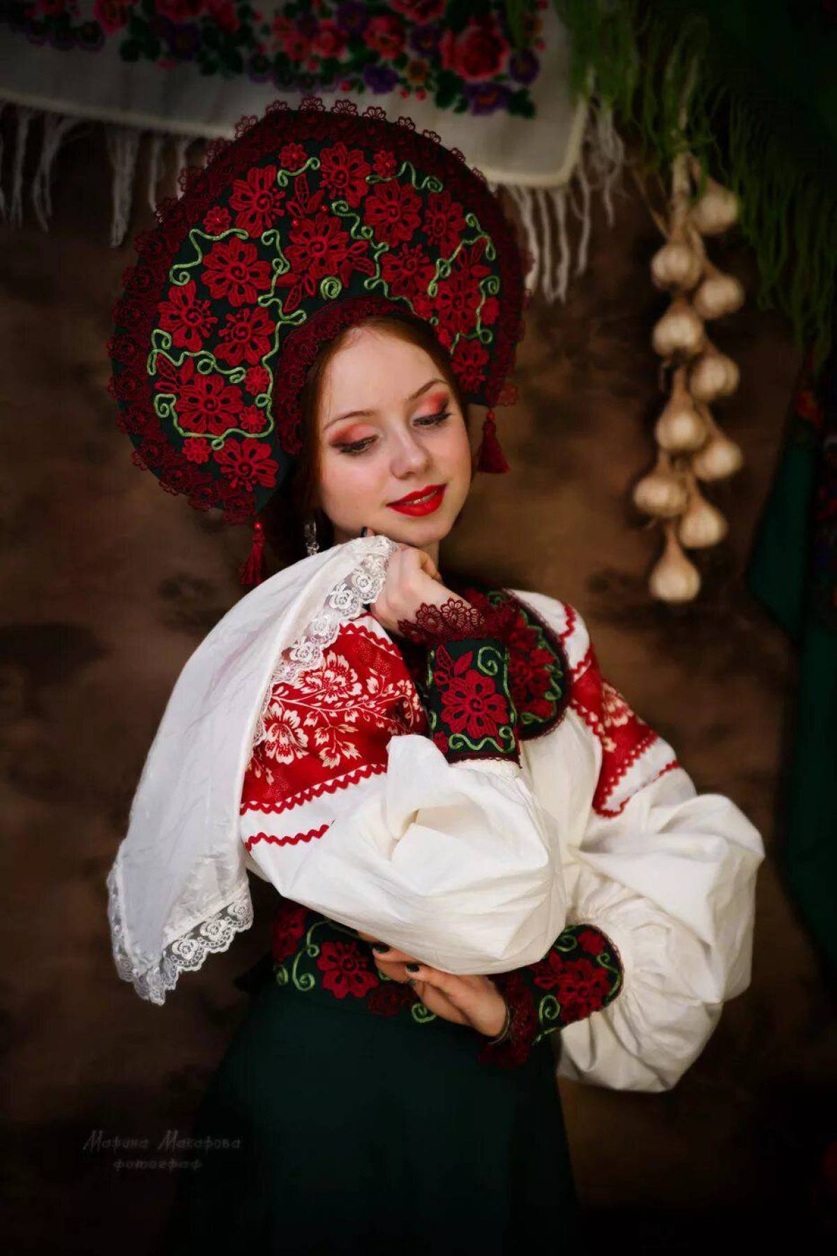 Women in Slavic costumes underwear in Zhangjiagang