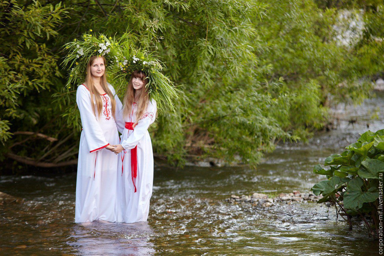 Women in Slavic costumes in Zhangjiagang