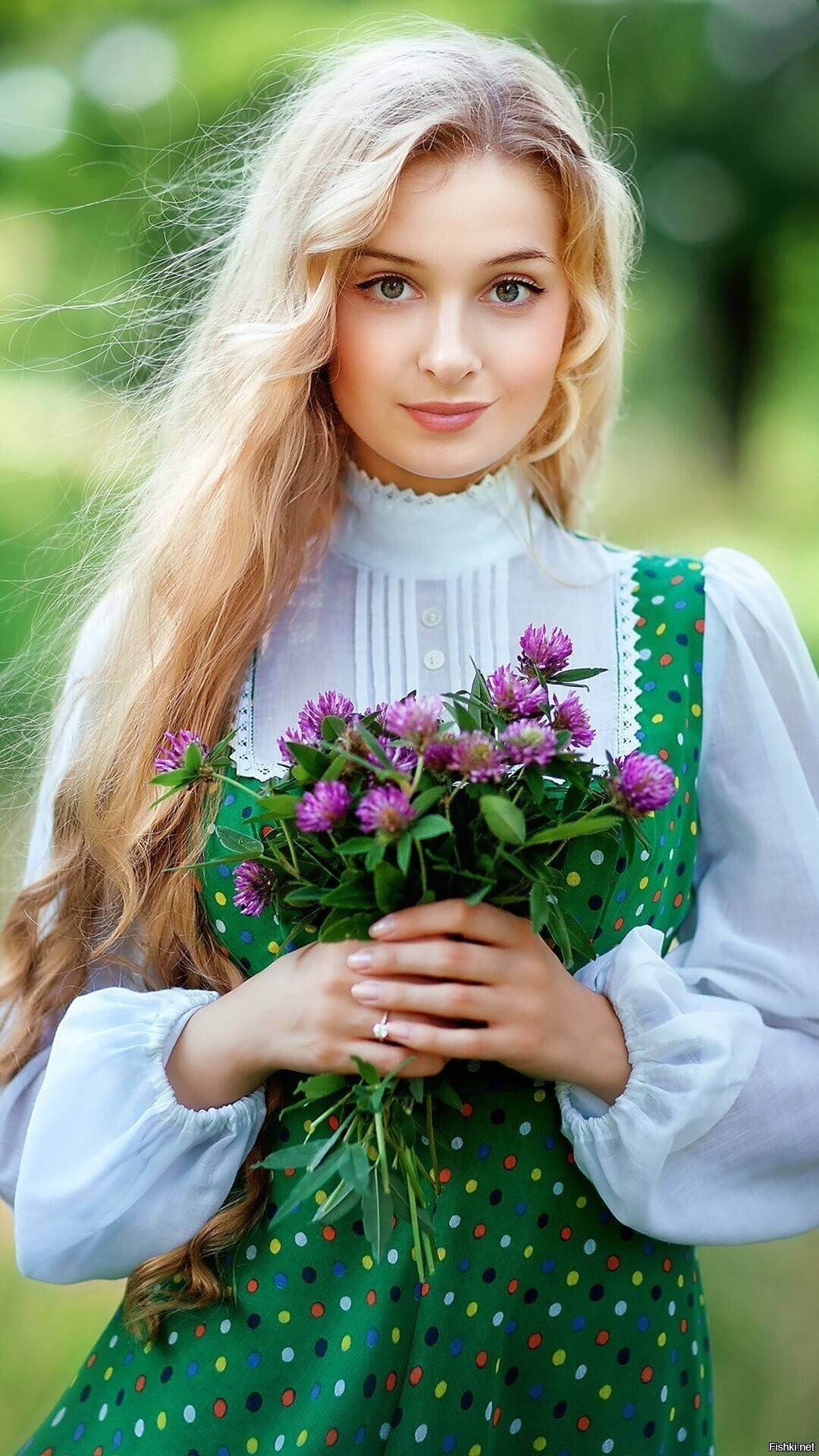 Girls in Slavic costumes in Zhangjiagang