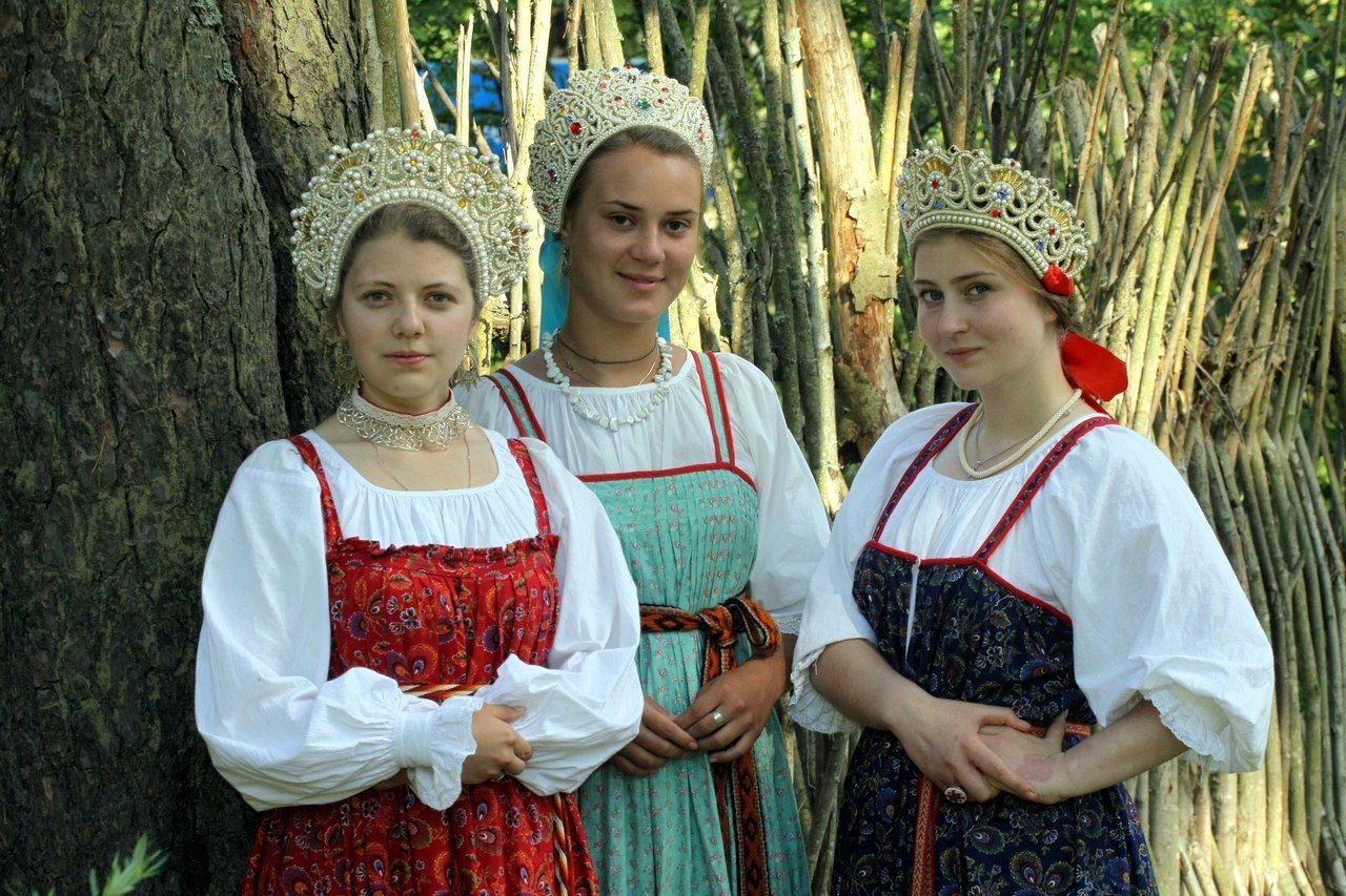 Sexy model Girls in Slavic costumes in Zhangjiagang