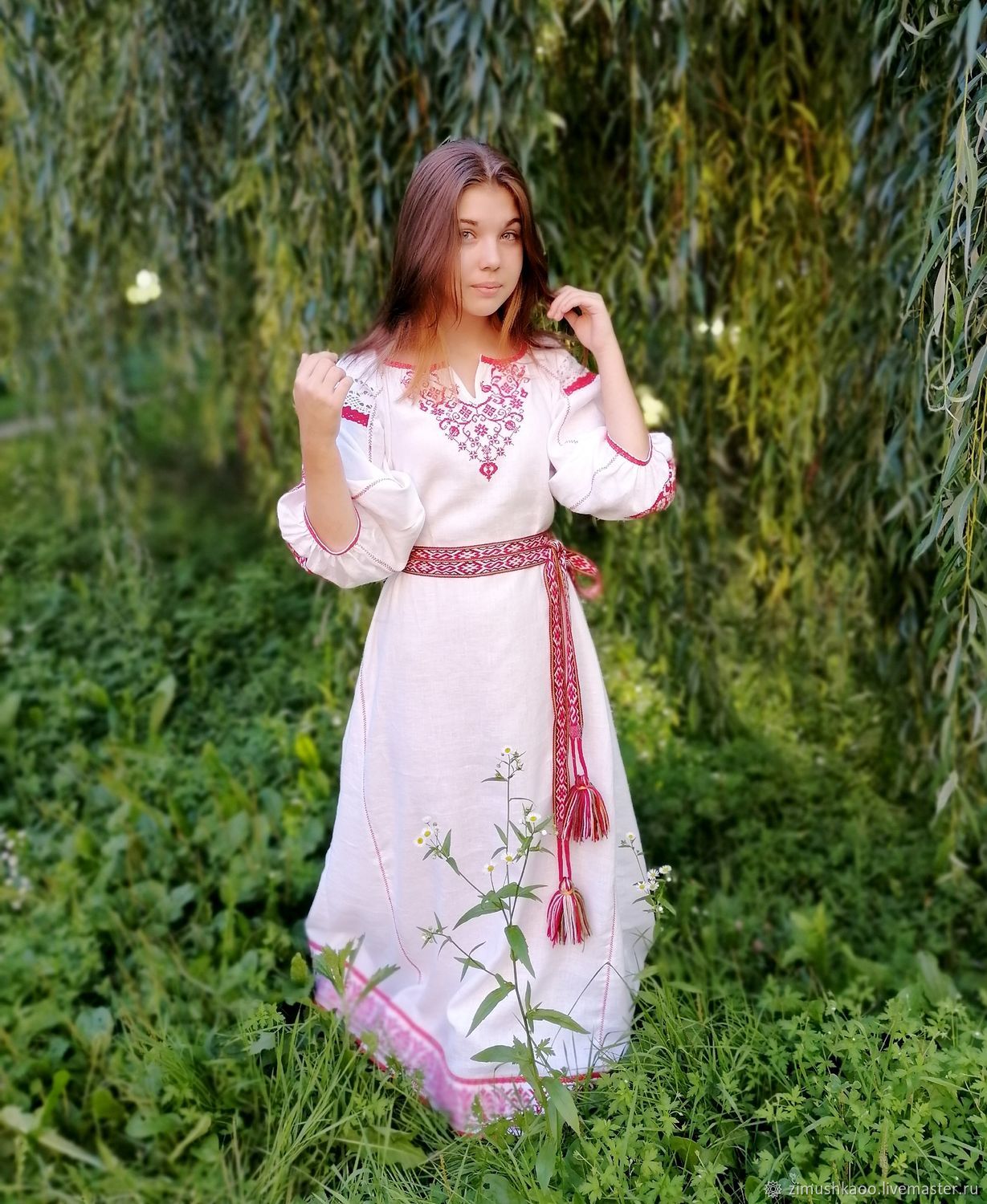 Girl Girls in Slavic costumes in Zhangjiagang